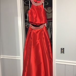 Bee Darlin (2 piece) evening gown red size 7/8